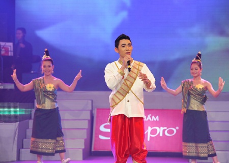 Thanh Ngọc duyên dáng với áo tứ thân - 7 Thanh Ngọc duyên dáng với áo tứ thân