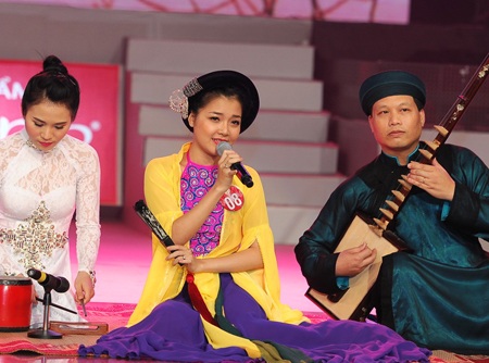 Thanh Ngọc duyên dáng với áo tứ thân - 1 Thanh Ngọc duyên dáng với áo tứ thân