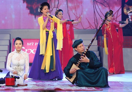 Thanh Ngọc duyên dáng với áo tứ thân - 3 Thanh Ngọc duyên dáng với áo tứ thân