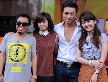 Hot girl Tâm Tít, Anh Đào trổ tài mua sắm