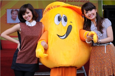 Hot girl Tâm Tít, Anh Đào trổ tài mua sắm