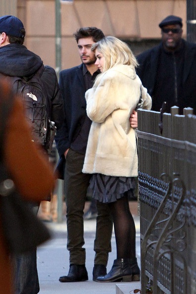 Zac Efron có bồ mới? - 11 VN