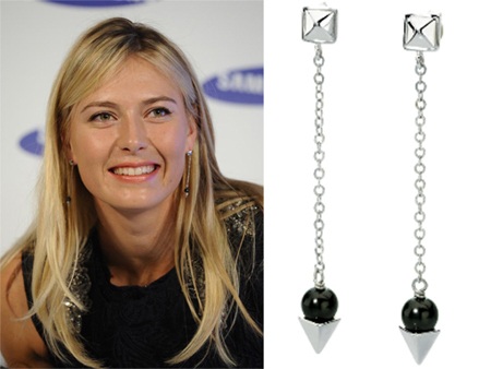 Ngôi sao quần vợt Sharapova đeo khuyên tai Misaki ở triển lãm Samsung tại Matxcova