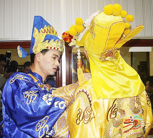 “Cô Đẩu” của Công Lý giống... Long Nhật? - 10 Nam Tào Xuân Bắc giúp Ngọc Hoàng chỉnh đốn trang phục trước khi ra sân khấu