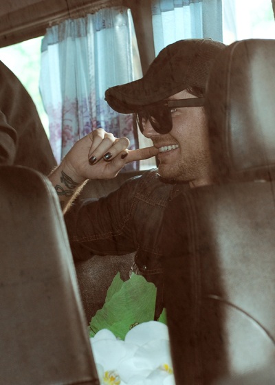 Adam Lambert được chào đón nồng nhiệt khi tới Việt Nam