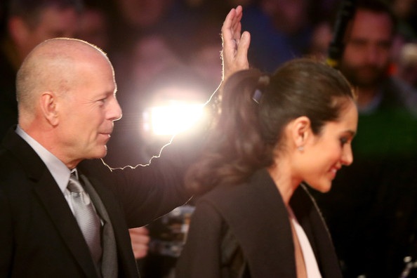 Bruce Willis hôn vợ âu yếm trên thảm đỏ - 9 Bruce Willis và Sebastian Koch - Bạn diễn trogn phim Die Hard.