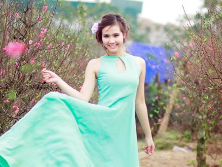 Huyền Lizzie: Người đẹp lạc giữa vườn đào - 1 Tin: