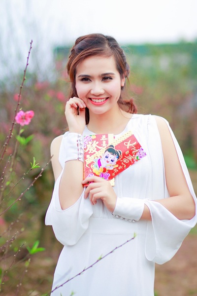 Huyền Lizzie: Người đẹp lạc giữa vườn đào - 6 Tin:
