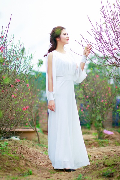 Huyền Lizzie: Người đẹp lạc giữa vườn đào - 9 Tin: