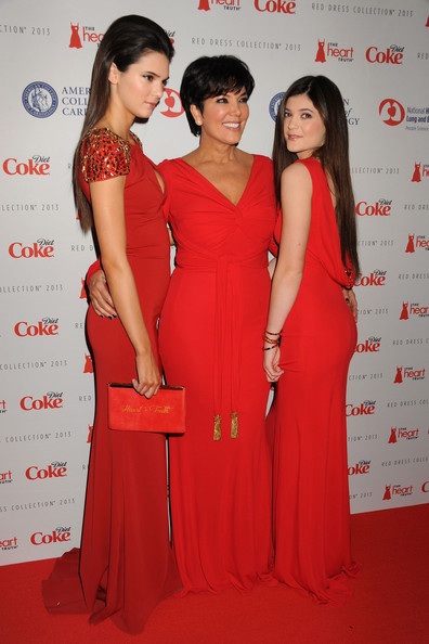 Kris Jenner cùng hai cô con gái Kendall Jenner, Kylie Jenner