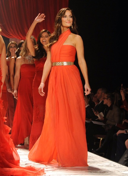 Nhiều người đẹp cùng tham dự buổi trình diễn này