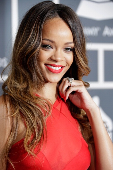 Người đẹp khoe sắc trên thảm đỏ Grammy - 19 Rihanna