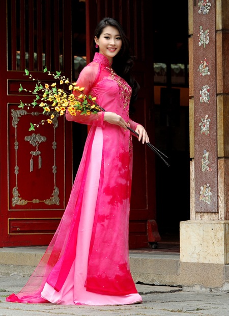 Hoa hậu Thu Thảo khoe sắc vóc ngày Xuân - 11 Tin: