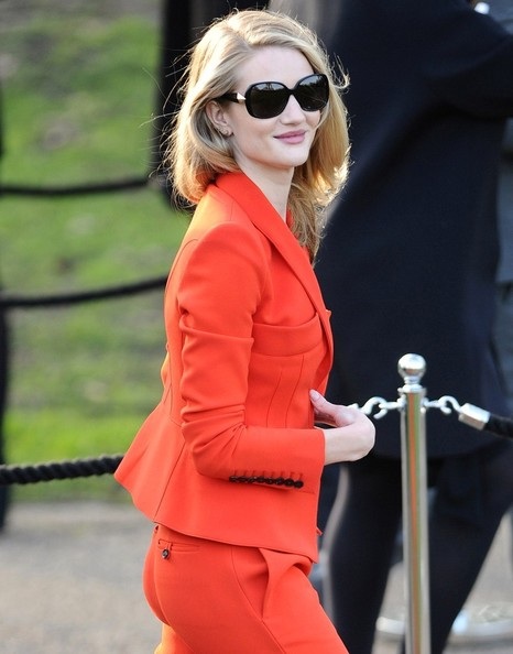 Siêu mẫu Anh thu hút sự chú ý của giới truyền thông