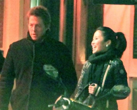Hugh Grant lên chức bố lần hai - 1 Hugh Grant và Tinglan Hong