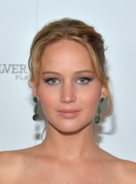 Jennifer Lawrence đẹp thanh lịch trong chiếc váy trắng đen