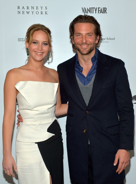 Jennifer Lawrence đẹp thanh lịch trong chiếc váy trắng đen