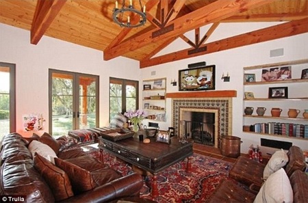 Dinh thự này gồm có 6 phòng ngủ và 9 phòng tắm