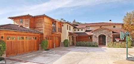 Ngôi nhà mang vẻ đẹp kiểu đồng quê rất ấm cúng