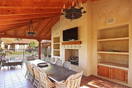 Phòng ăn ngoài hiên thoáng đãng