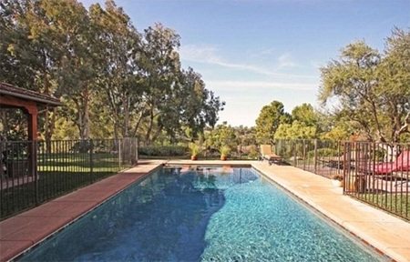 Bể bơi ngoài trời