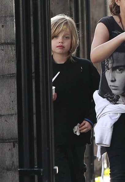 Shiloh Jolie-Pitt càng lớn càng cá tính, dễ thương - 3 VN