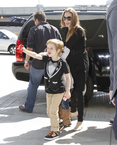 Shiloh Jolie-Pitt càng lớn càng cá tính, dễ thương - 8 VN