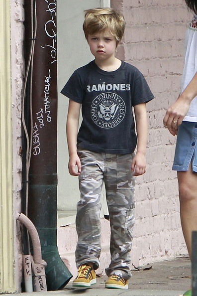 Shiloh Jolie-Pitt càng lớn càng cá tính, dễ thương - 10 VN