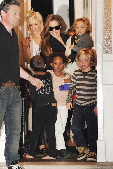 Shiloh Jolie-Pitt càng lớn càng cá tính, dễ thương - 11 VN