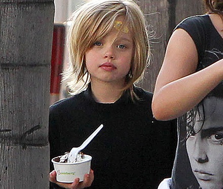 Shiloh Jolie-Pitt càng lớn càng cá tính, dễ thương - 1 VN