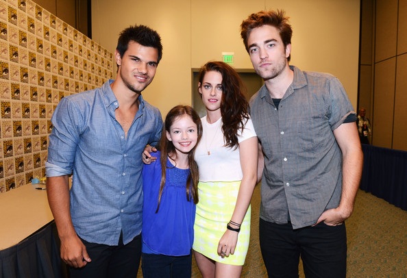 Dàn diễn viên phim Chạng vạng 2 mang về rất nhiều giải Mâm xôi vàng