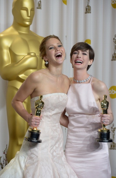 Những hình ảnh đáng nhớ của Jennifer Lawrence tại Oscar 2013 - 21 Những hình ảnh đáng nhớ của Jennifer Lawrence tại Oscar 2013