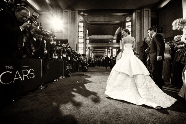 Những hình ảnh đáng nhớ của Jennifer Lawrence tại Oscar 2013 - 2 VN