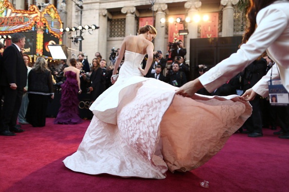 Những hình ảnh đáng nhớ của Jennifer Lawrence tại Oscar 2013 - 5 VN
