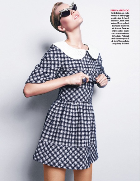 Chân dài 9X khoe dáng chuẩn trên Vogue - 7 VN