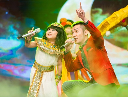 Bánh rán Bảo Trân vào vai Nữ hoàng Ai Cập ở Đồ Rê Mí Tết 2013 - 2 VN