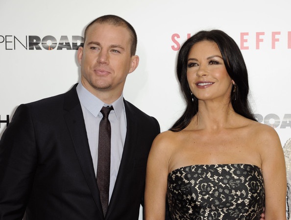 Catherine Zeta-Jones: Trẻ đẹp ở tuổi 43 - 10 VN