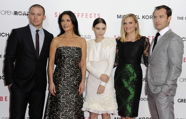 Catherine Zeta-Jones: Trẻ đẹp ở tuổi 43 - 11 VN