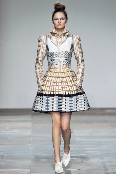 Thiết kế ấn tượng của Mary Katrantzou - 1 VN