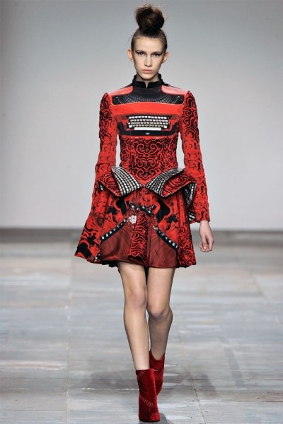 Thiết kế ấn tượng của Mary Katrantzou - 10 VN