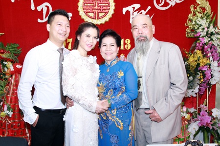 Ca sỹ Mỹ Dung rạng ngời trong lễ ăn hỏi - 2 Ảnh: