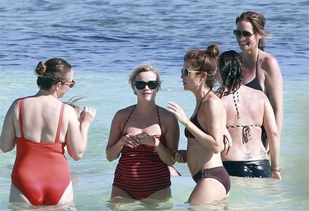 Ba “sao” Hollywood kém sắc trên biển - 9 Vĩnh Ngọc