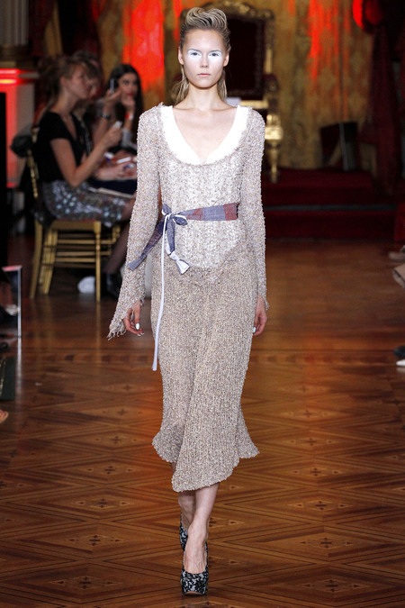 Ngô Bội Từ trình diễn cùng dàn siêu mẫu