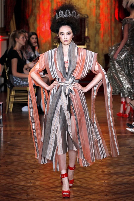 Ngô Bội Từ trình diễn cùng dàn siêu mẫu