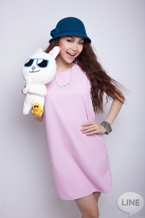 Minh Hằng đọ độ “cute” với thỏ bông