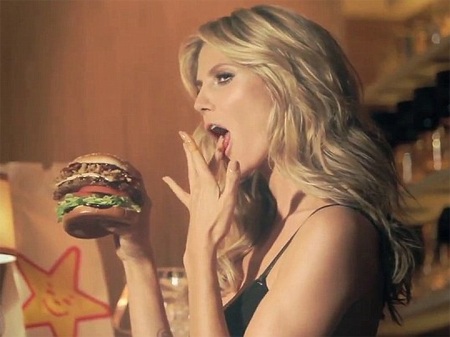 Heidi Klum ăn bánh hamburger cũng gợi cảm - 6 Cựu thiên thần Victoria's Secret vẫn rất đắt show quảng cáo