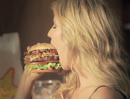 Heidi Klum ăn bánh hamburger cũng gợi cảm - 7 Heidi Klum gợi cảm cả khi ăn bánh hamburger