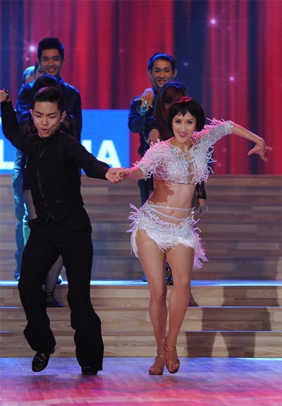 Sôi nổi đêm mở màn Bước nhảy hoàn vũ - 1 Khánh Thy