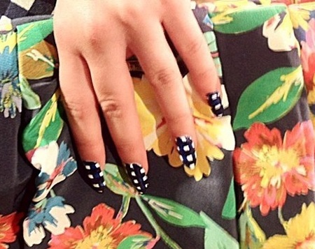 Những mẫu sơn móng mốt nhất mùa hè 2013 - 3 VN