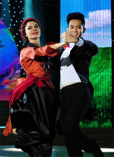 Nhiều bất ngờ trong đêm thứ 2 của Bước nhảy hoàn vũ - 3 Đoan Trang là 1 trong 4 giám khảo đêm thi 30/3